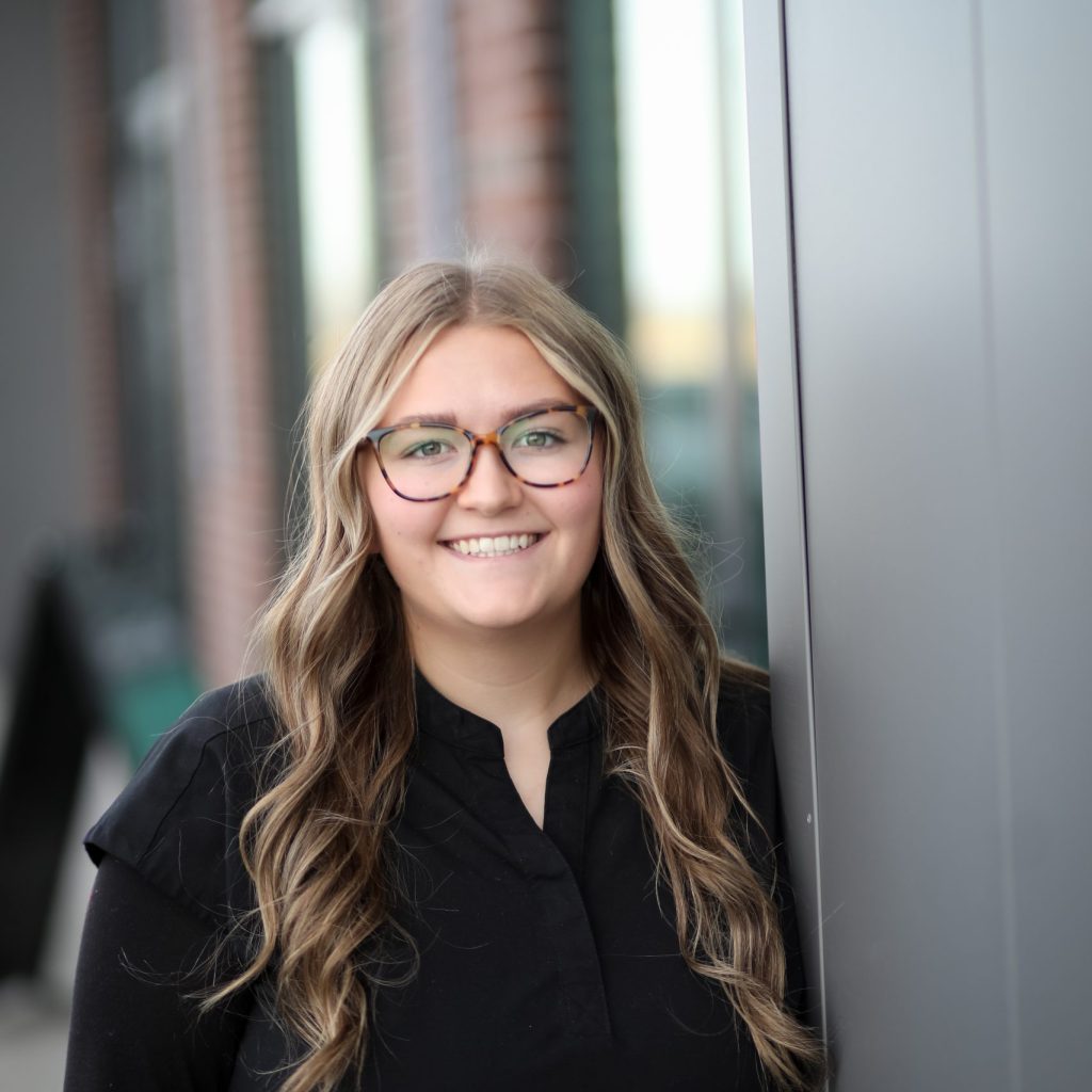 Bayleigh (Receptionist)